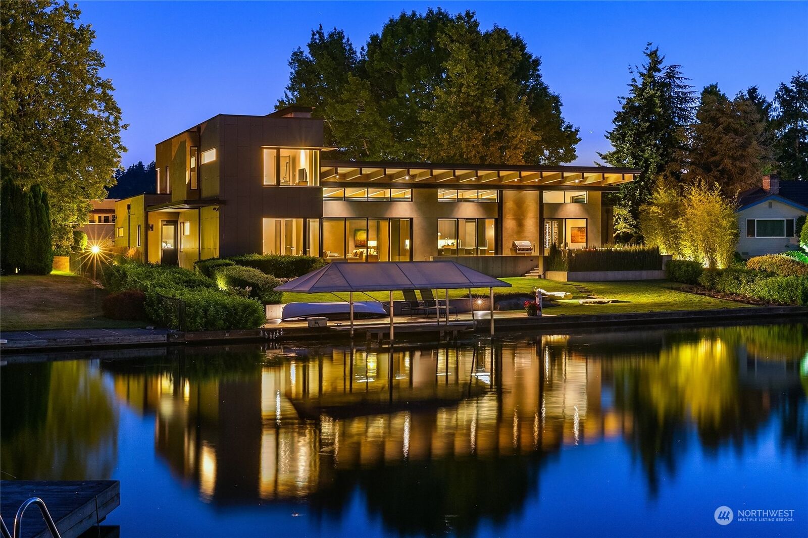 Property Photo: 85 Cascade Key WA 98006