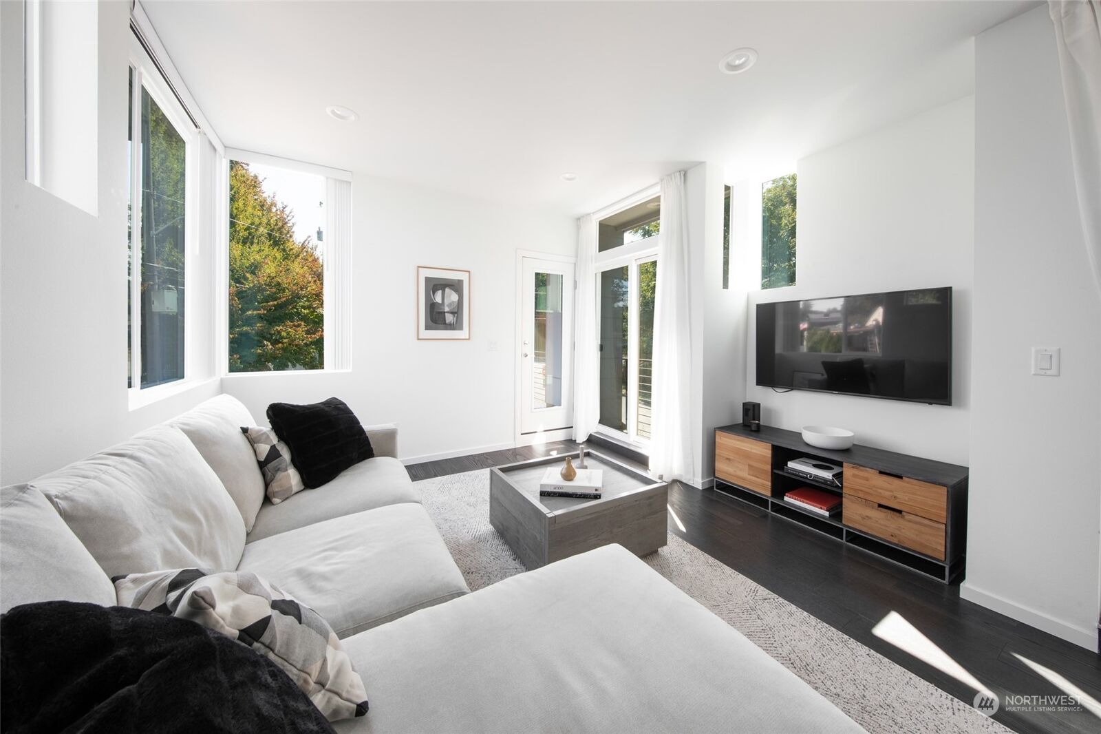 Property Photo: 9364 Sturtevant Avenue S WA 98118