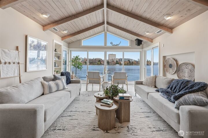 Property Photo:  1212 E Shelby 5  WA 98102 
