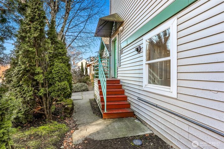 Property Photo: 407 N 49th Street A WA 98103