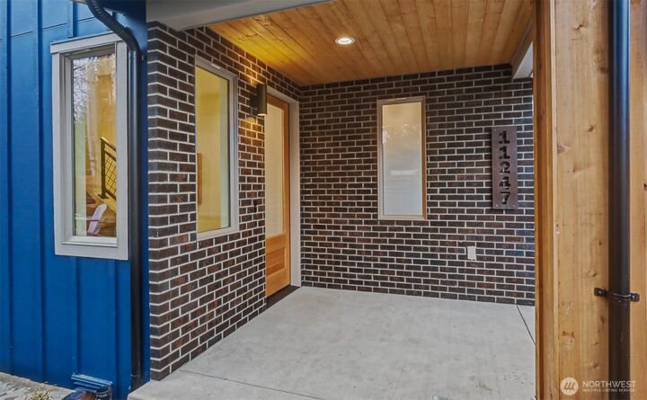 Property Photo: 11247 108th Avenue NE WA 98033