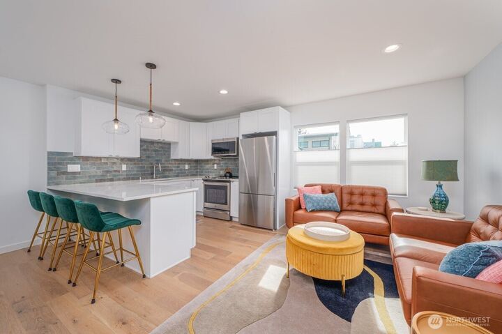 Property Photo: 3015 61st Avenue SW B WA 98116
