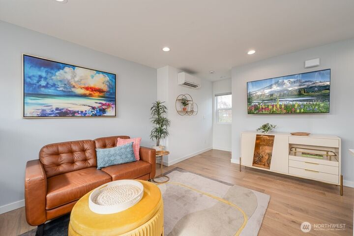 Property Photo: 3015 61st Avenue SW B WA 98116