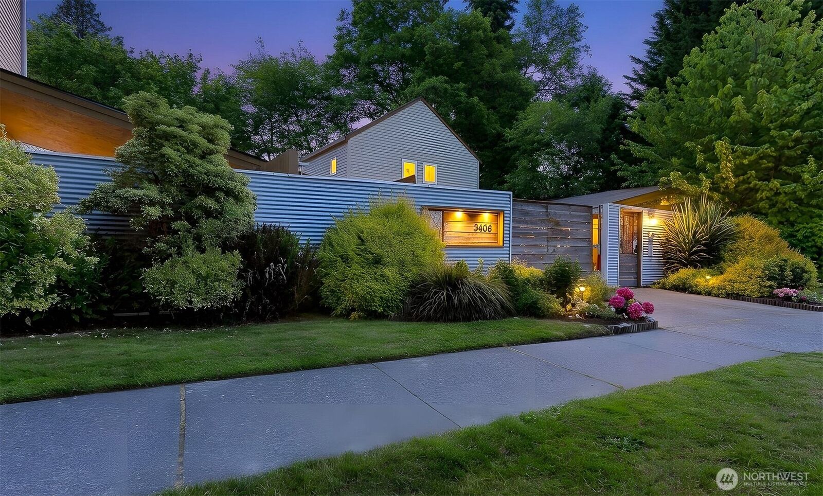 Property Photo: 3406 W Government Way 7 WA 98199